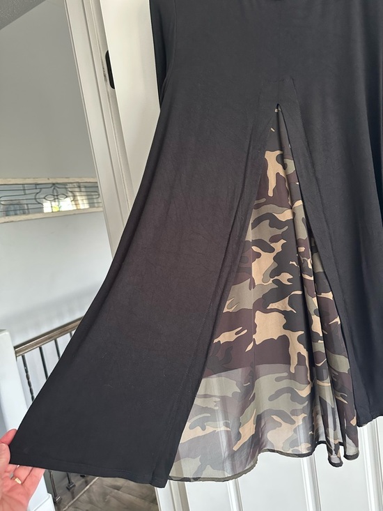 Kim & Cami plus size 3X Black Scoop Neck Tunic. - Picture 5 of 10